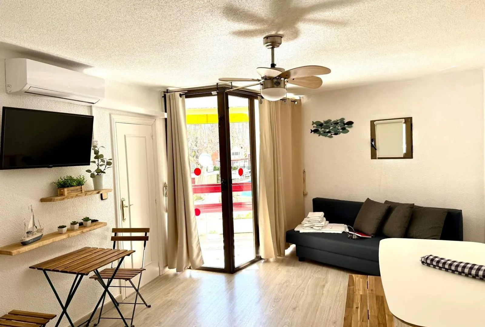 Apartamentos Corcega Palmyra 살루 스페인
